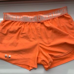 Under armor play up shorts